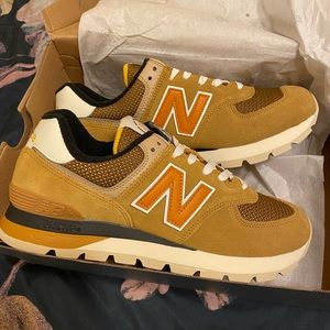 New Balance 574 RUGGED Classic brown suede NIB